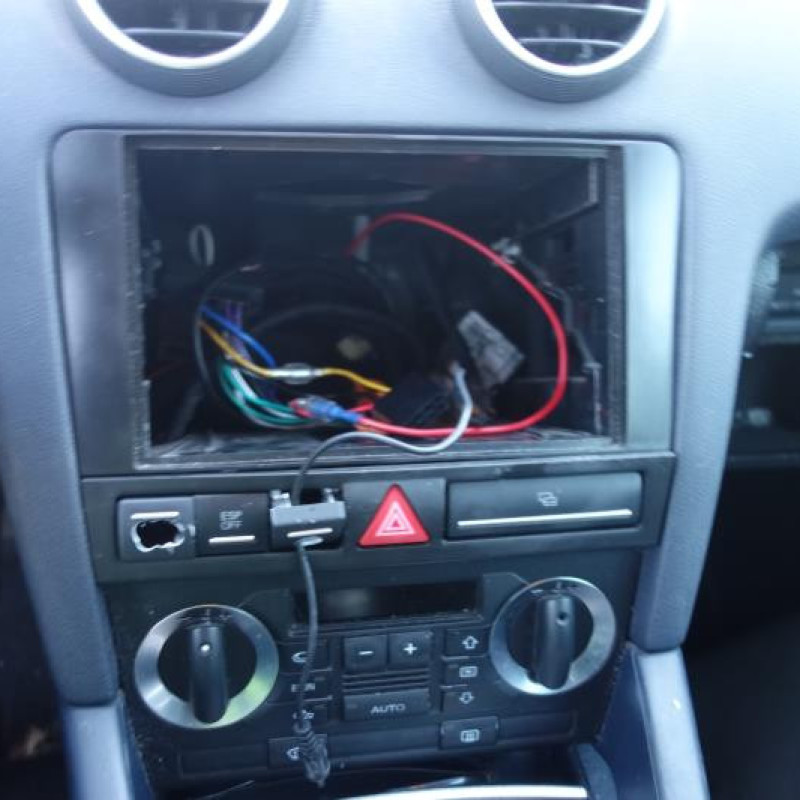 Attache ceinture avant droit AUDI A3 2 Photo n°12