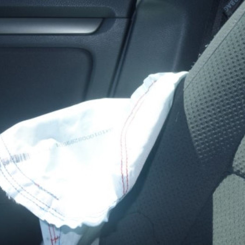 Attache ceinture arriere gauche VOLKSWAGEN GOLF 5 Photo n°14