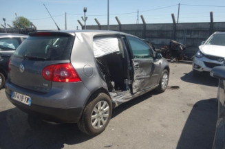 Volant VOLKSWAGEN GOLF 5 Photo n°1