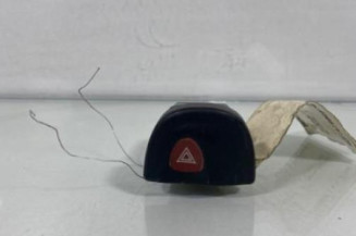 Bouton de warning RENAULT MEGANE 1 Photo n°1