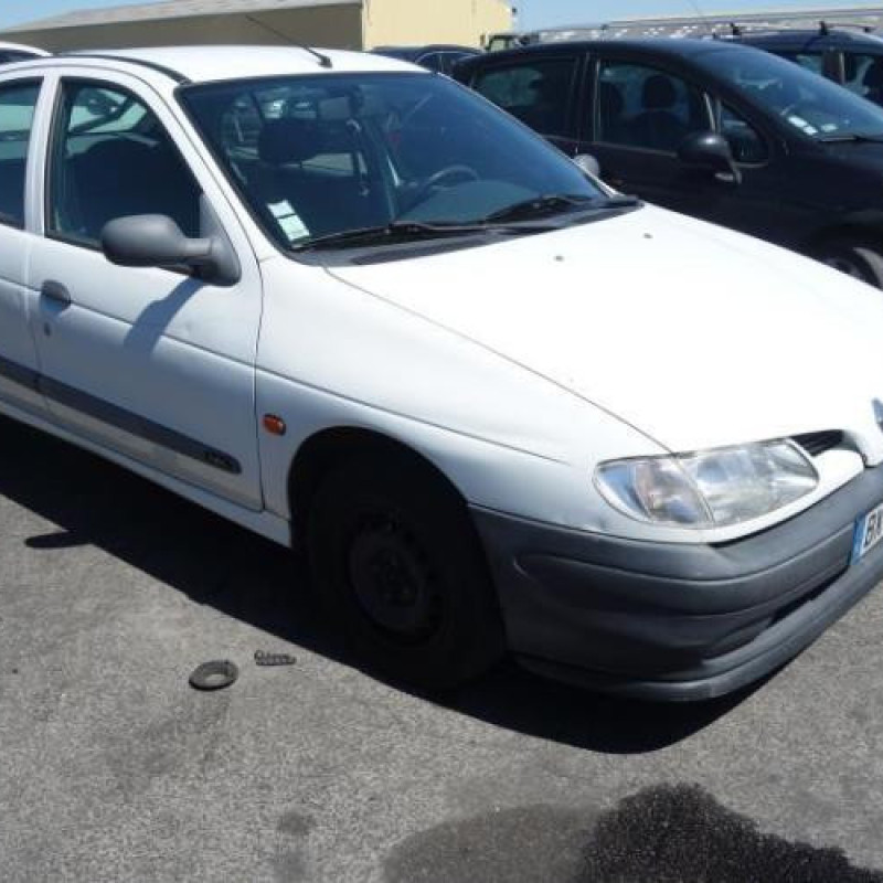 Bouton de warning RENAULT MEGANE 1 Photo n°5