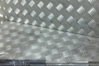 Verin de coffre FORD MONDEO 2 Photo n°1