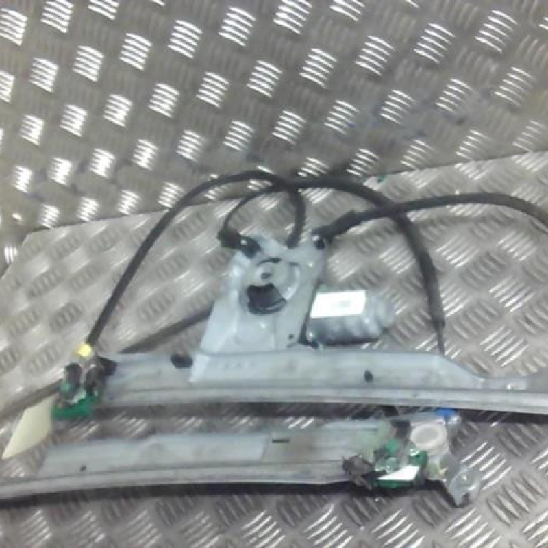 Leve vitre electrique avant gauche RENAULT CLIO 3 Photo n°2