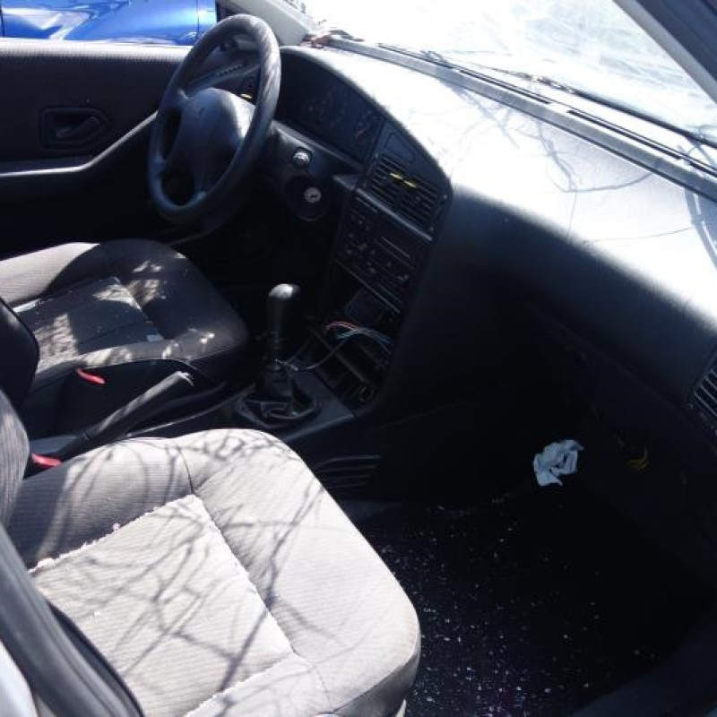 Malle/Hayon arriere PEUGEOT 405 Photo n°7