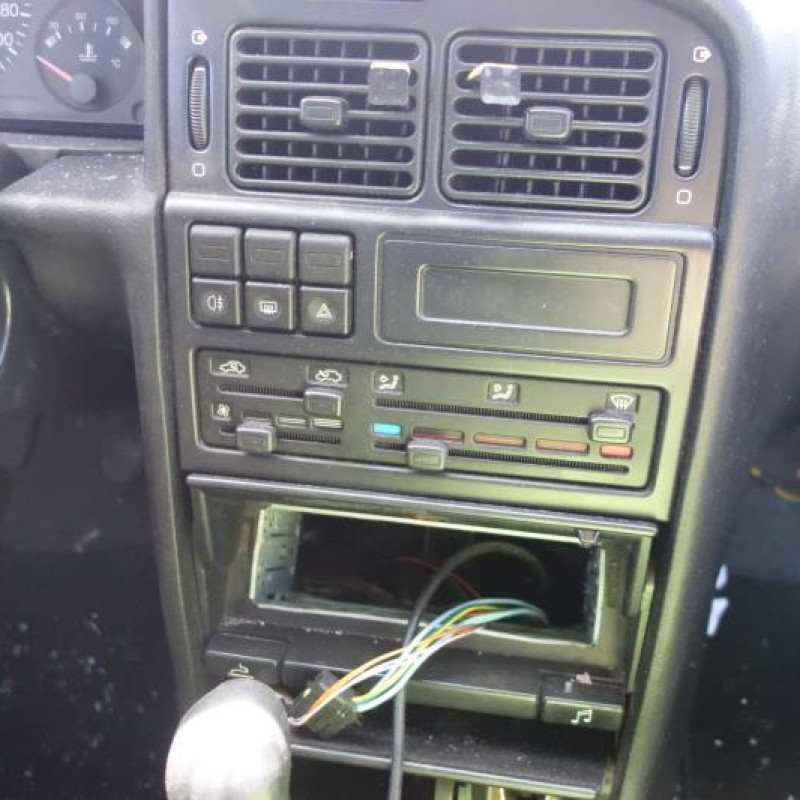 Ceinture arriere gauche PEUGEOT 405 Photo n°10