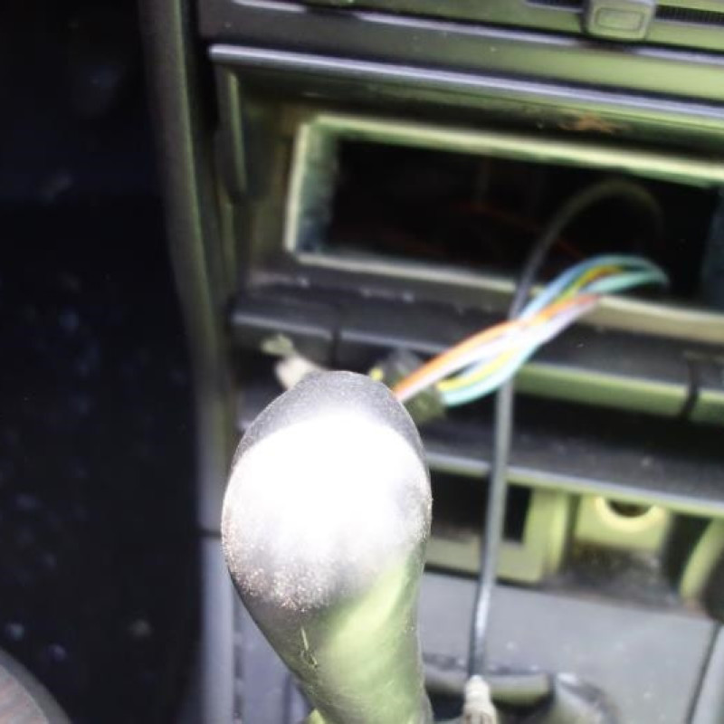 Ceinture arriere gauche PEUGEOT 405 Photo n°11