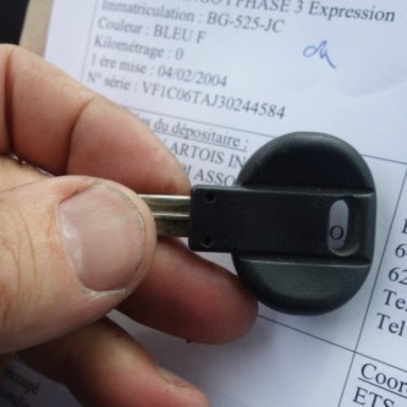 Attache ceinture arriere droit CITROEN XANTIA Photo n°13