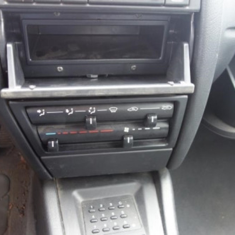 Verin de coffre CITROEN XANTIA Photo n°9