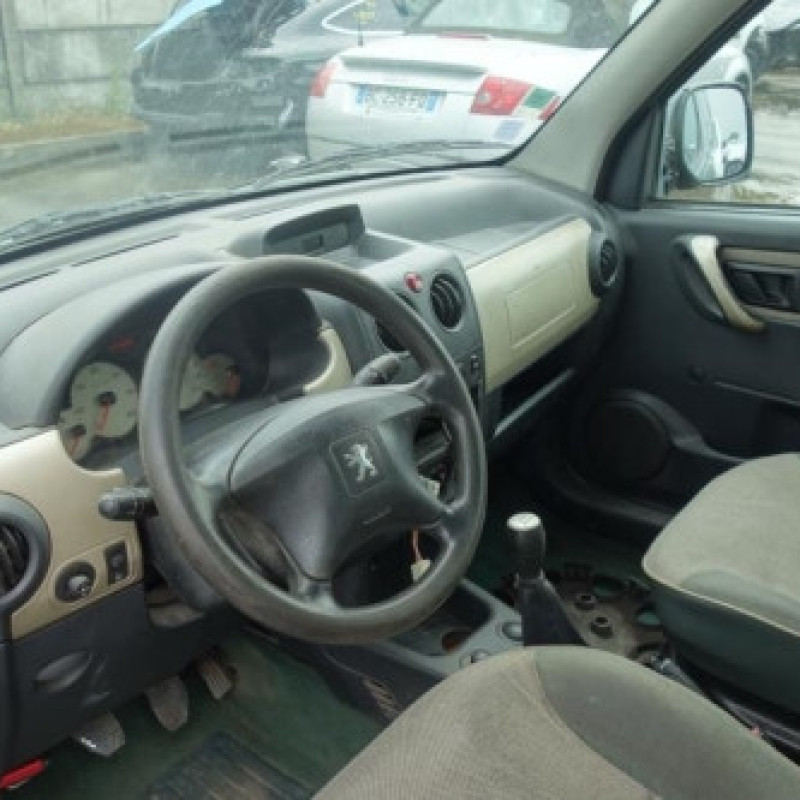 Attache ceinture arriere gauche PEUGEOT PARTNER 1 Photo n°8