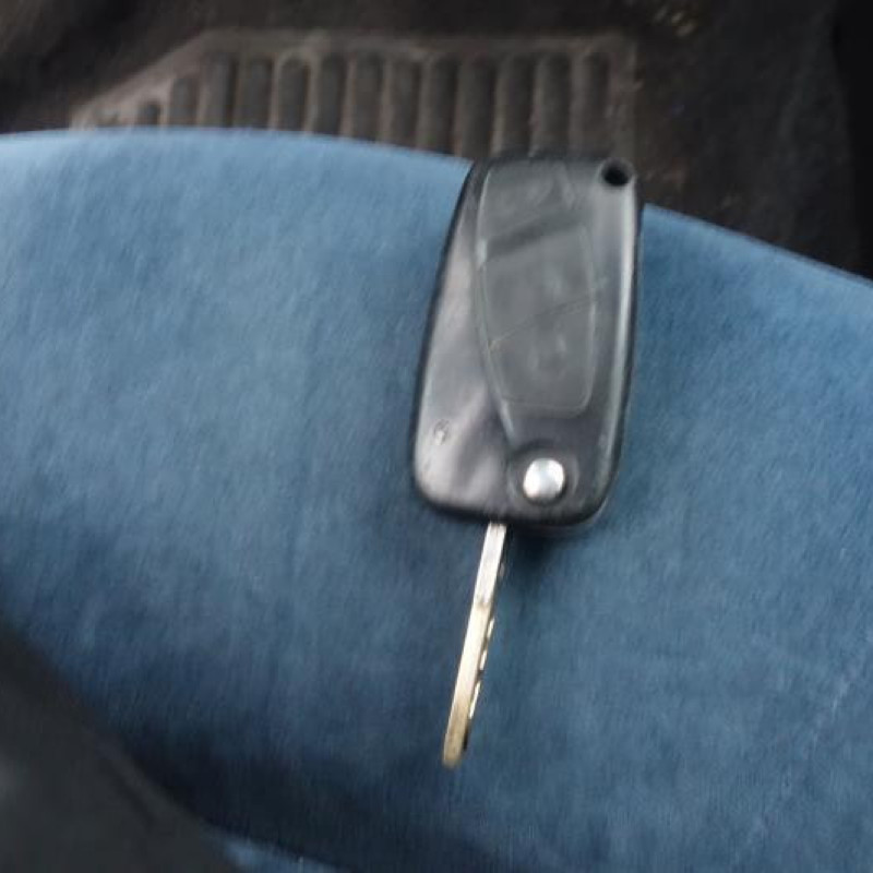Attache ceinture avant droit LANCIA YPSILON 4 Photo n°9