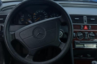 Serrure avant droit MERCEDES CLASSE C 202