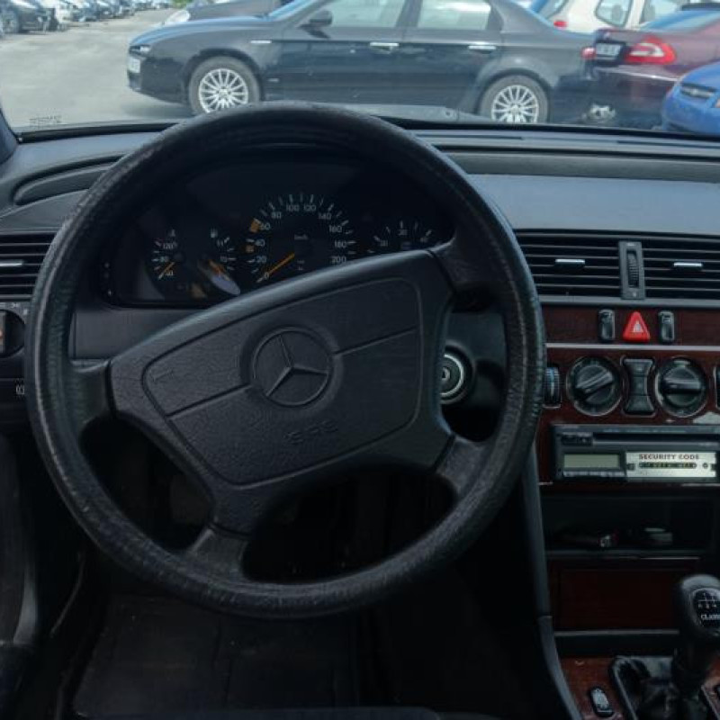 Serrure avant droit MERCEDES CLASSE C 202 Photo n°10