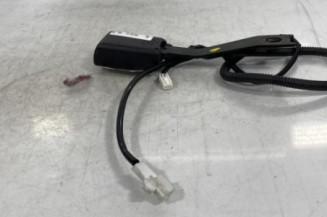 Attache ceinture avant droit TOYOTA COROLLA VERSO 2