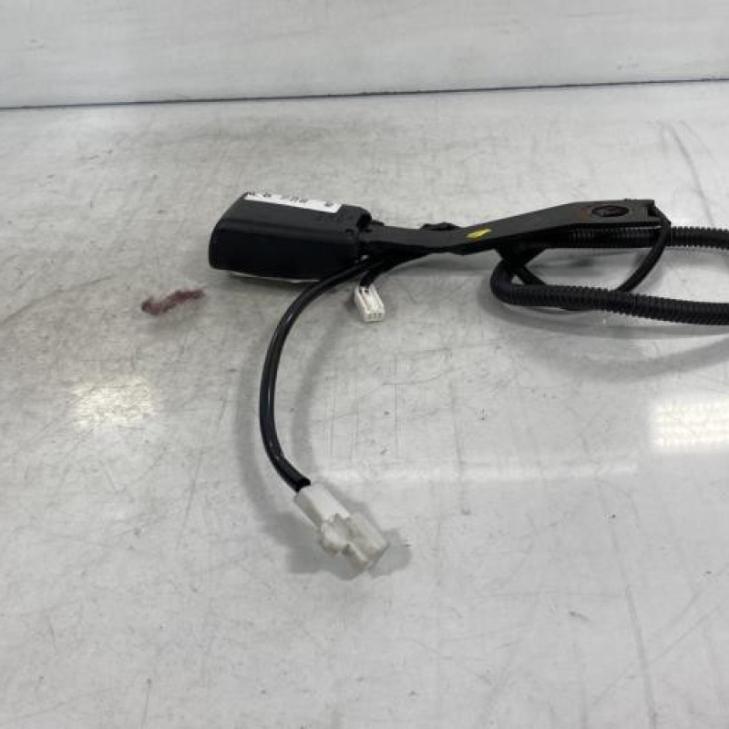 Attache ceinture avant droit TOYOTA COROLLA VERSO 2 Photo n°2