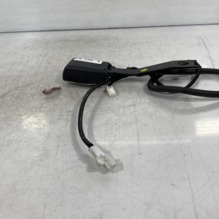 Attache ceinture avant droit TOYOTA COROLLA VERSO 2