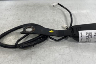Attache ceinture avant droit TOYOTA COROLLA VERSO 2