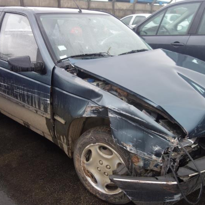 Attache ceinture arriere droit PEUGEOT 405 Photo n°5