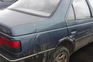 Attache ceinture arriere droit PEUGEOT 405