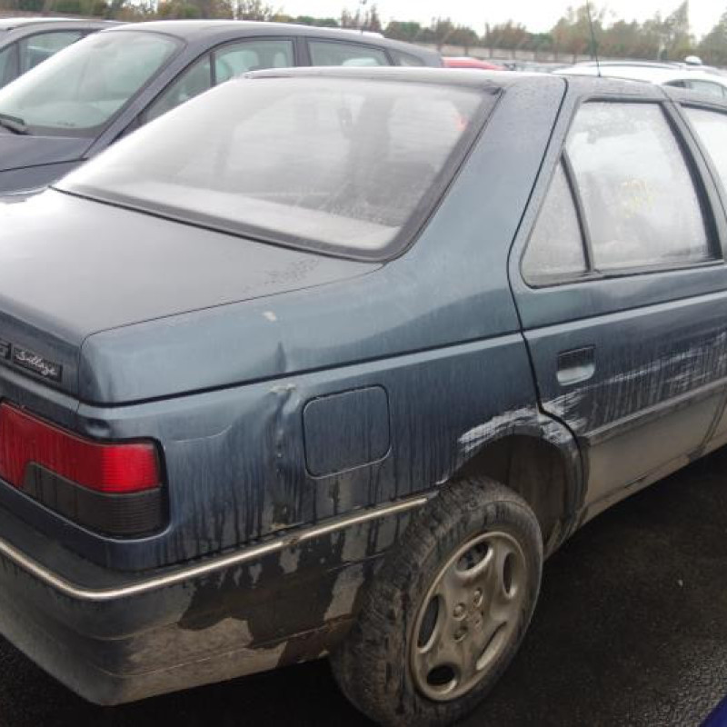 Attache ceinture arriere droit PEUGEOT 405 Photo n°6