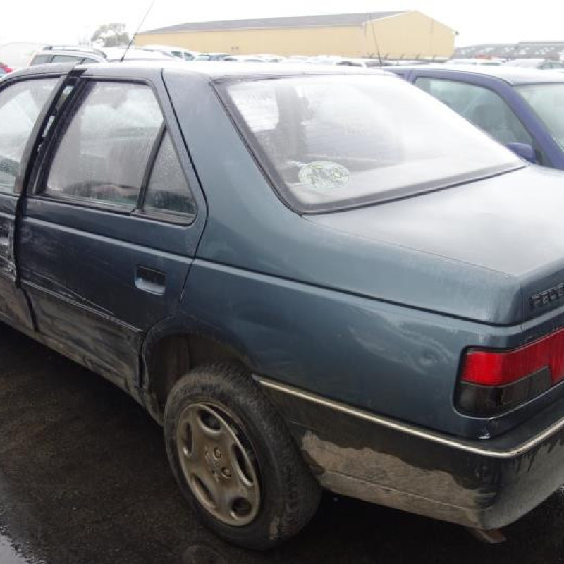 Attache ceinture arriere droit PEUGEOT 405 Photo n°7