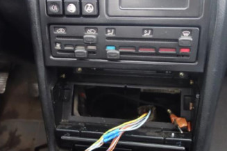 Attache ceinture arriere droit PEUGEOT 405