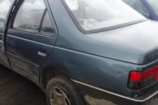 Attache ceinture arriere gauche PEUGEOT 405