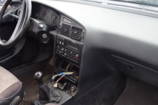 Attache ceinture arriere gauche PEUGEOT 405