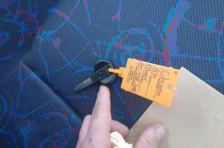 Attache ceinture arriere droit CITROEN AX