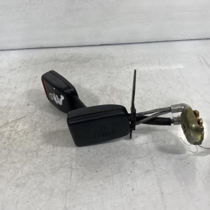 Attache ceinture arriere droit AUDI A4 1 Photo n°2