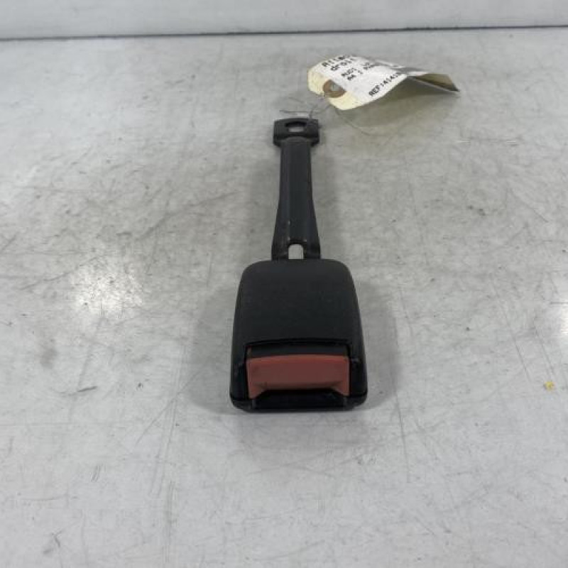 Attache ceinture avant droit AUDI A4 1 Photo n°1