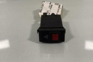 Bouton de warning AUDI A4 1 Photo n°1