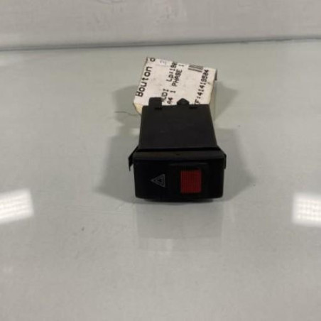 Bouton de warning AUDI A4 1 Photo n°1