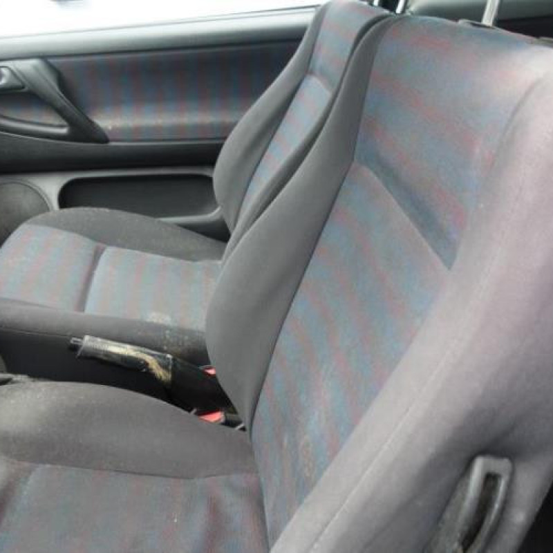 Ceinture arriere gauche VOLKSWAGEN POLO 3 Photo n°10