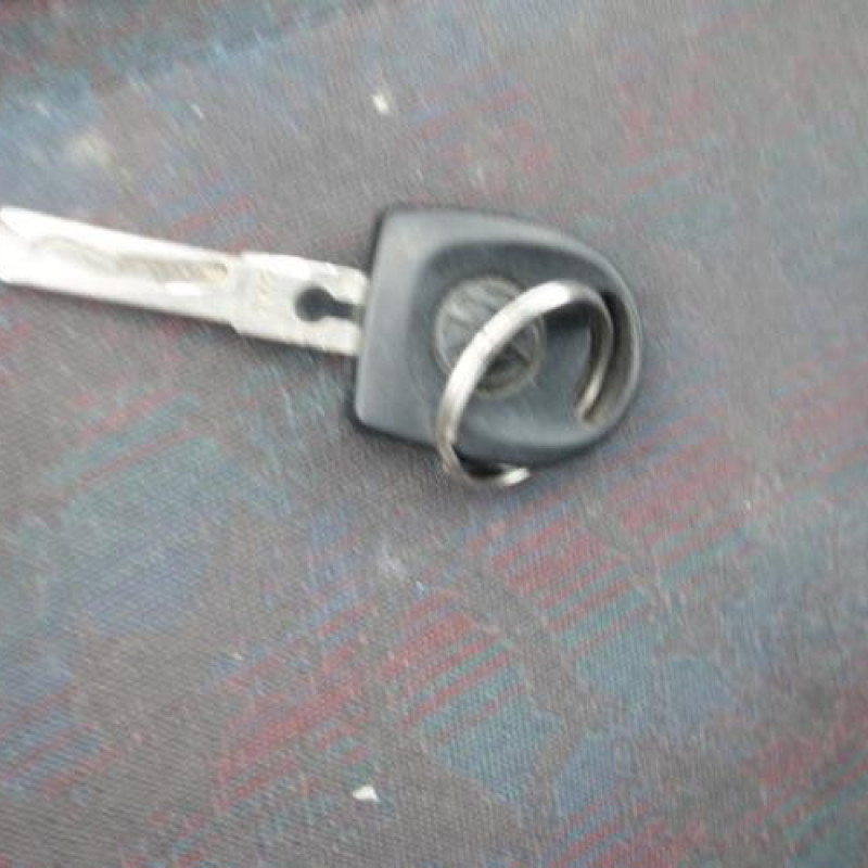 Ceinture arriere gauche VOLKSWAGEN POLO 3 Photo n°15