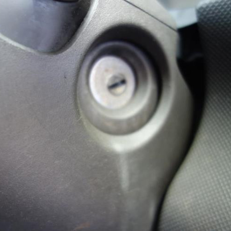 Pretensionneur de ceinture avant droit DACIA SANDERO 1 Photo n°15
