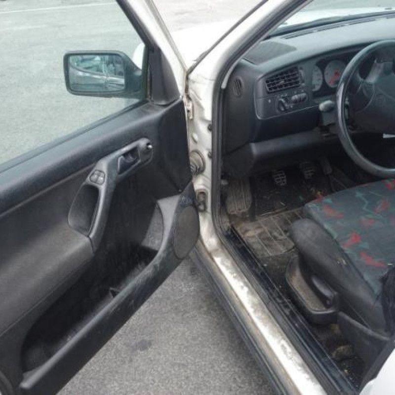 Verin de coffre VOLKSWAGEN GOLF 3 Photo n°6