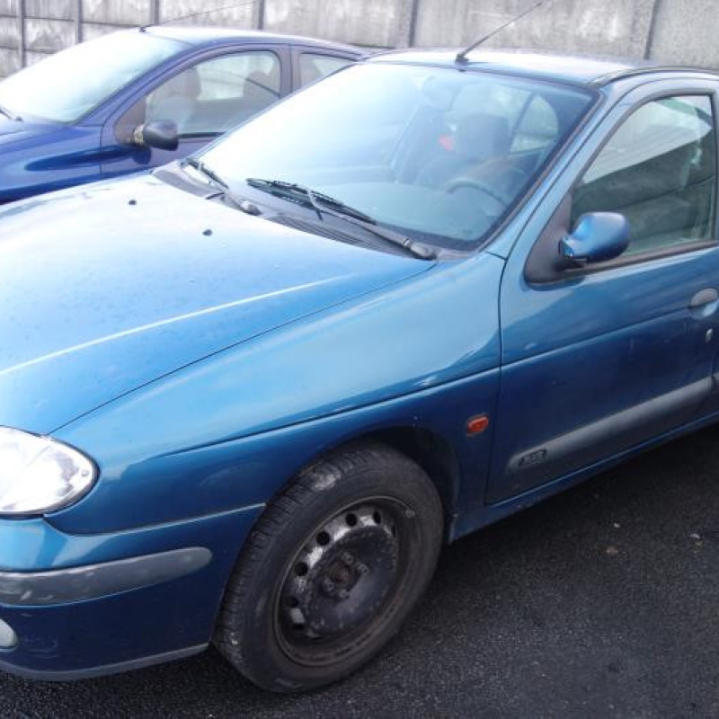 Ceinture arriere droit RENAULT MEGANE 1 Photo n°4