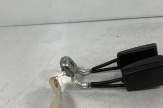 Attache ceinture arriere gauche SEAT IBIZA 4