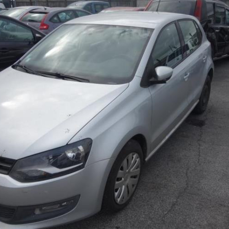 Attache ceinture arriere gauche VOLKSWAGEN POLO 5 Photo n°4