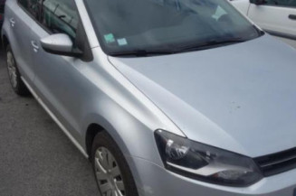 Attache ceinture arriere gauche VOLKSWAGEN POLO 5