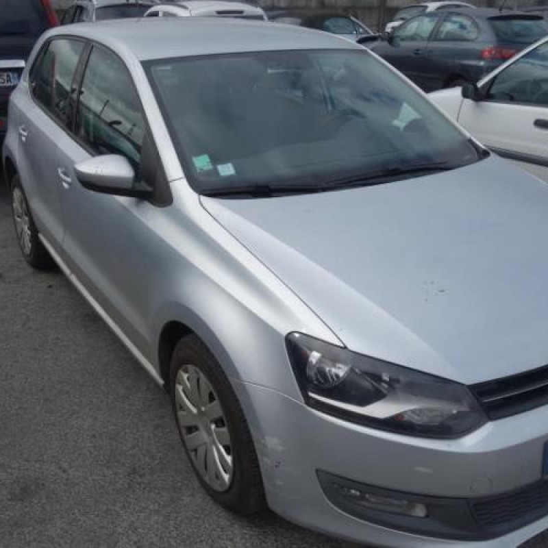 Attache ceinture arriere gauche VOLKSWAGEN POLO 5 Photo n°5