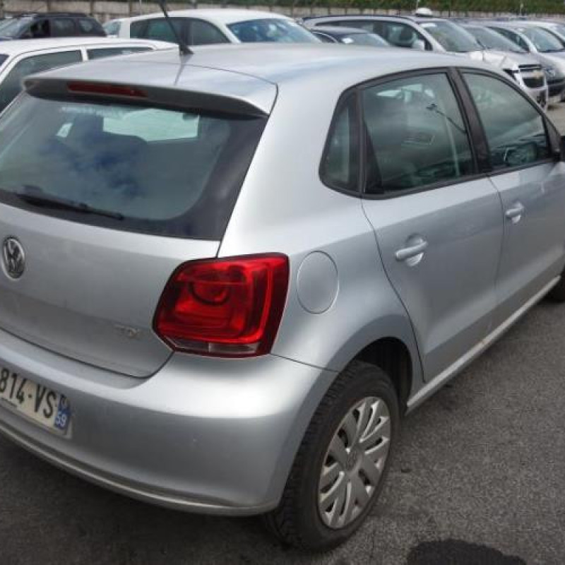 Attache ceinture arriere gauche VOLKSWAGEN POLO 5 Photo n°6