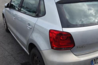 Attache ceinture arriere gauche VOLKSWAGEN POLO 5