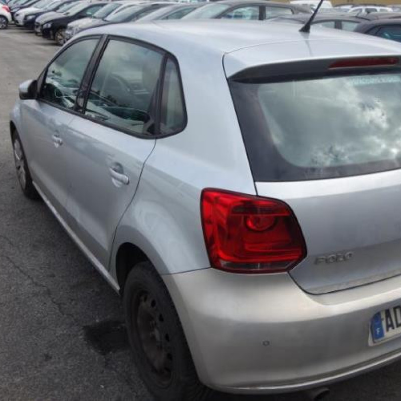Attache ceinture arriere gauche VOLKSWAGEN POLO 5 Photo n°7