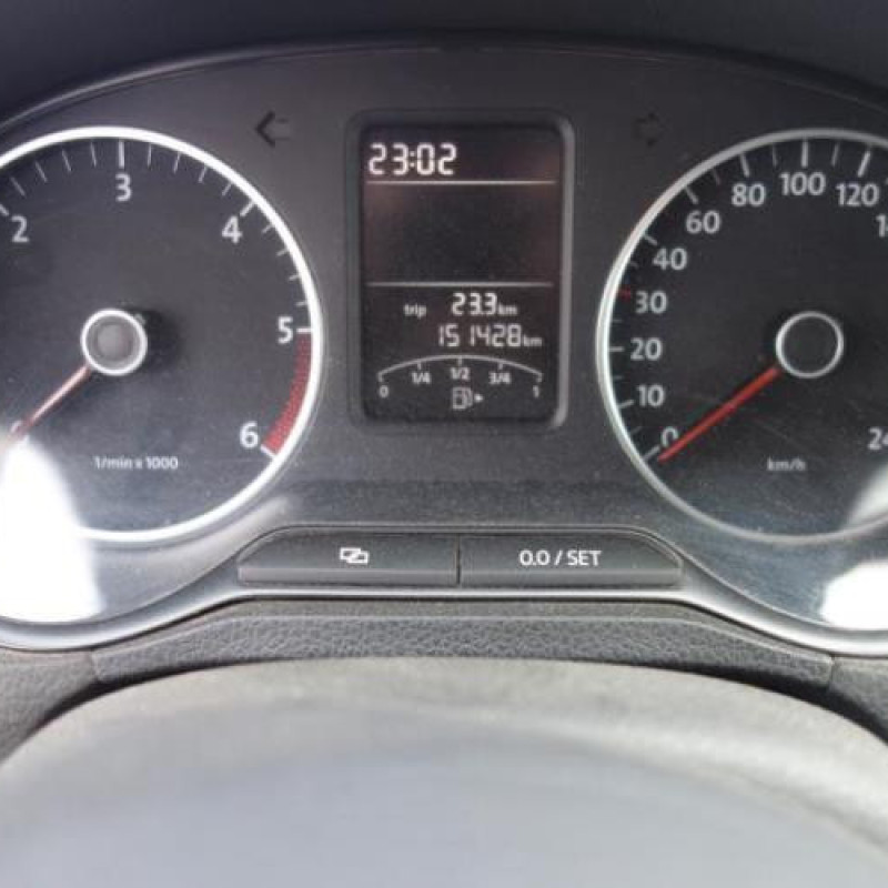 Attache ceinture arriere gauche VOLKSWAGEN POLO 5 Photo n°9