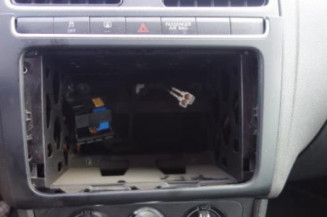 Attache ceinture arriere gauche VOLKSWAGEN POLO 5