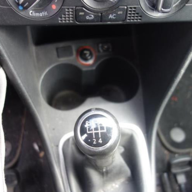 Attache ceinture arriere gauche VOLKSWAGEN POLO 5 Photo n°11