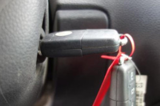 Attache ceinture arriere gauche VOLKSWAGEN POLO 5