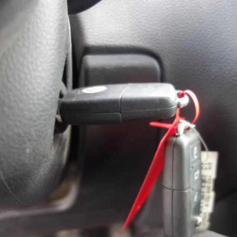 Attache ceinture arriere gauche VOLKSWAGEN POLO 5 Photo n°12