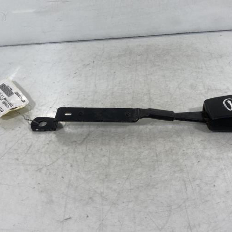 Attache ceinture avant droit VOLKSWAGEN CADDY 3 Photo n°3